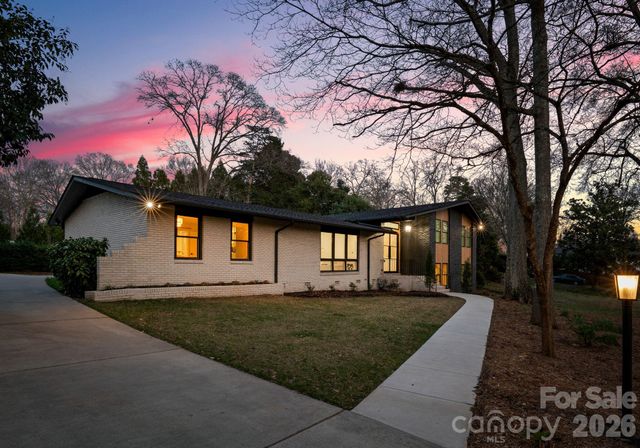 823 Wingrave Drive, Charlotte, NC 28270