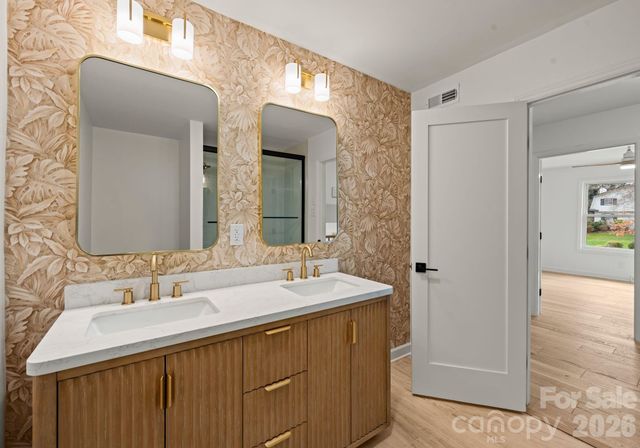 823 Wingrave Drive, Charlotte, NC 28270