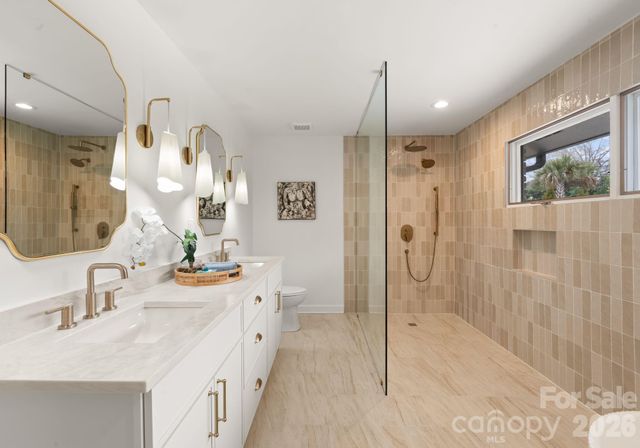 823 Wingrave Drive, Charlotte, NC 28270