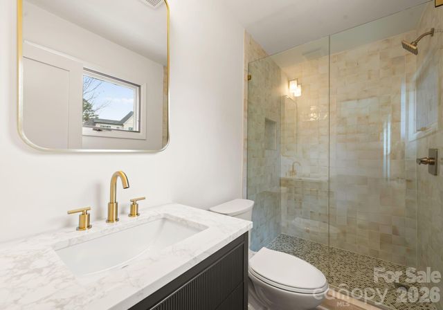 823 Wingrave Drive, Charlotte, NC 28270