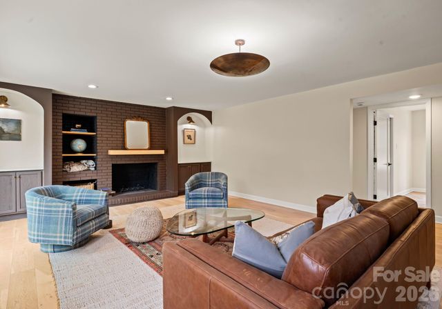 823 Wingrave Drive, Charlotte, NC 28270