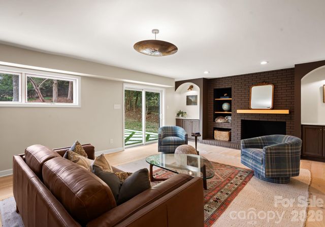 823 Wingrave Drive, Charlotte, NC 28270