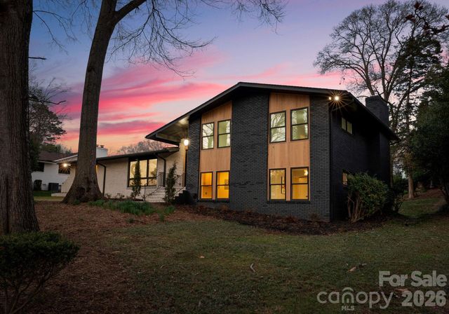 823 Wingrave Drive, Charlotte, NC 28270