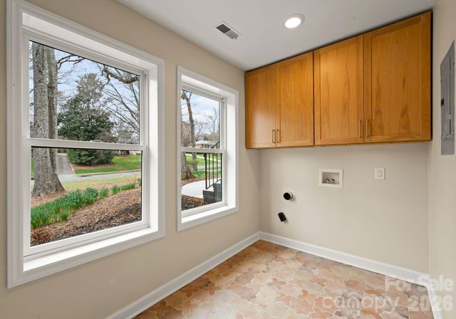 823 Wingrave Drive, Charlotte, NC 28270