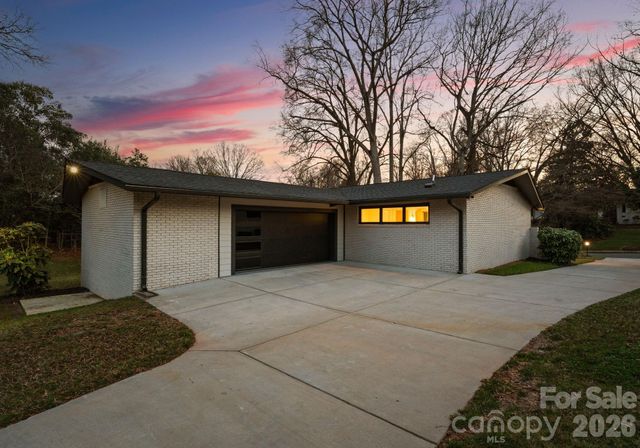 823 Wingrave Drive, Charlotte, NC 28270