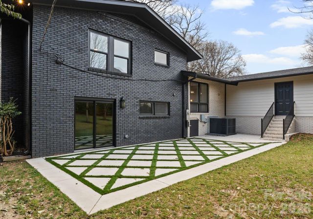 823 Wingrave Drive, Charlotte, NC 28270