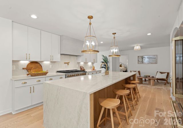 823 Wingrave Drive, Charlotte, NC 28270