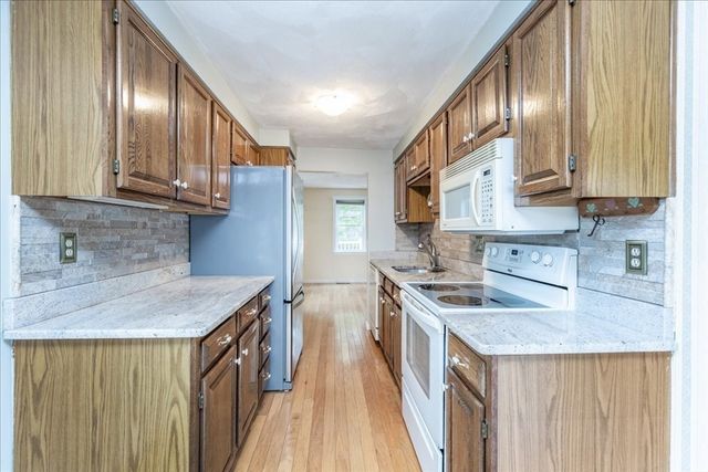22 Collins St 46, Danvers, MA 01923