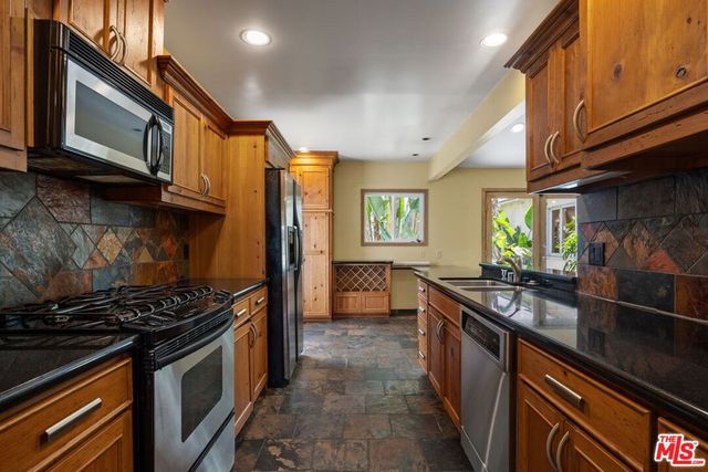 4166 Bakman Avenue, Studio City, CA 91602