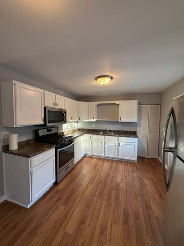 9 Crescent Court, Montgomery, IL 60538