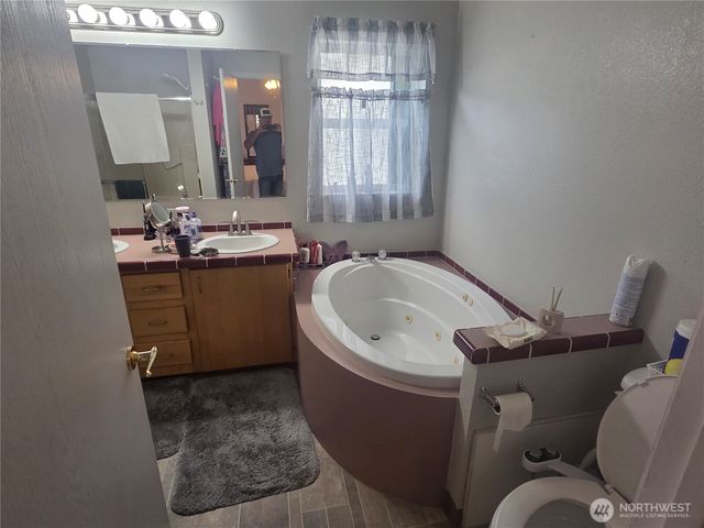 572 Andrew Drive #3, Burlington, WA 98233