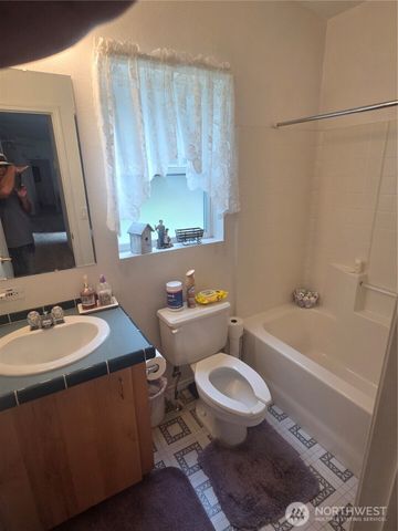 572 Andrew Drive #3, Burlington, WA 98233