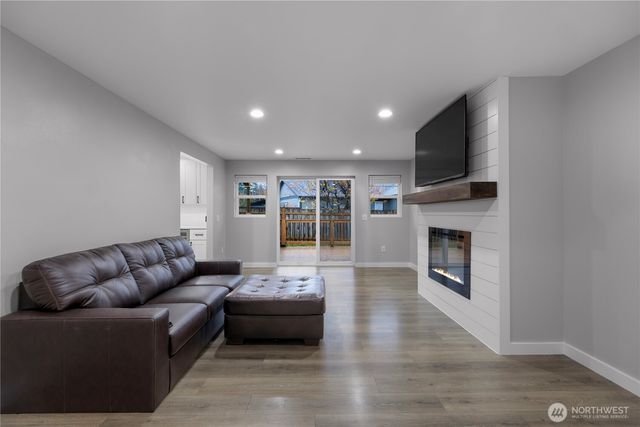 23448 Sherry Lane, Mount Vernon, WA 98274