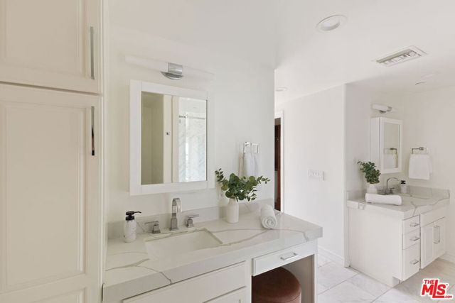 432 S Willaman Drive 401, Los Angeles, CA 90048