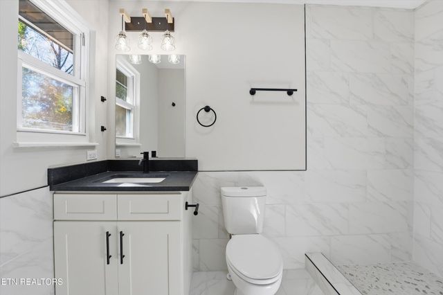 2416 Alberta Drive, Knoxville, TN 37920