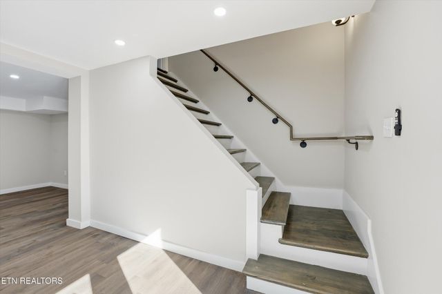 2416 Alberta Drive, Knoxville, TN 37920