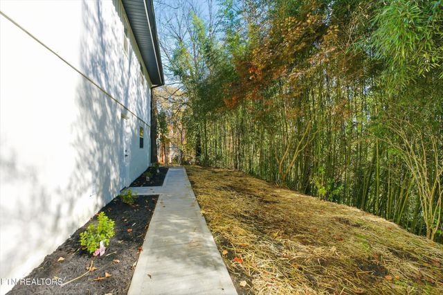 2416 Alberta Drive, Knoxville, TN 37920