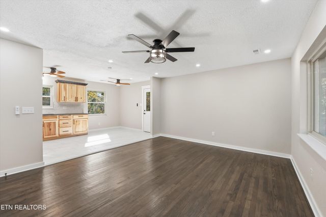 2416 Alberta Drive, Knoxville, TN 37920