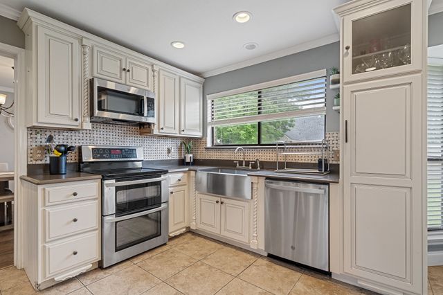 303 Hopewell Street, Grand Prairie, TX 75052