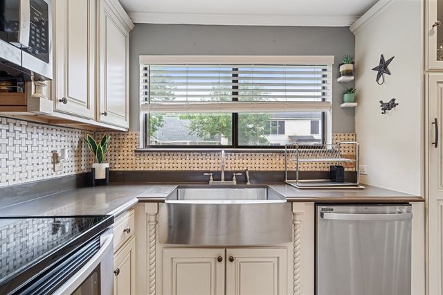 303 Hopewell Street, Grand Prairie, TX 75052