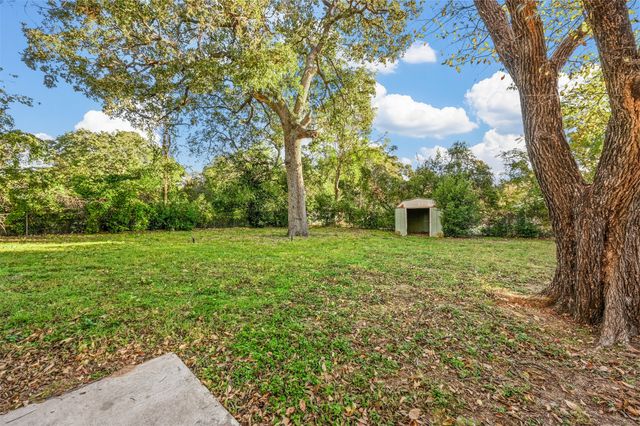 4900 Hope Street, River Oaks, TX 76114