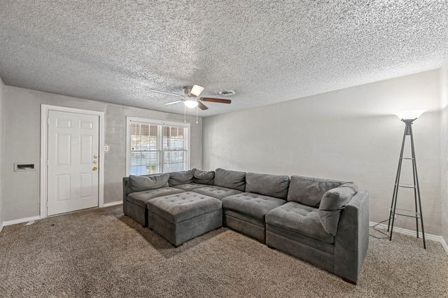 4900 Hope Street, River Oaks, TX 76114