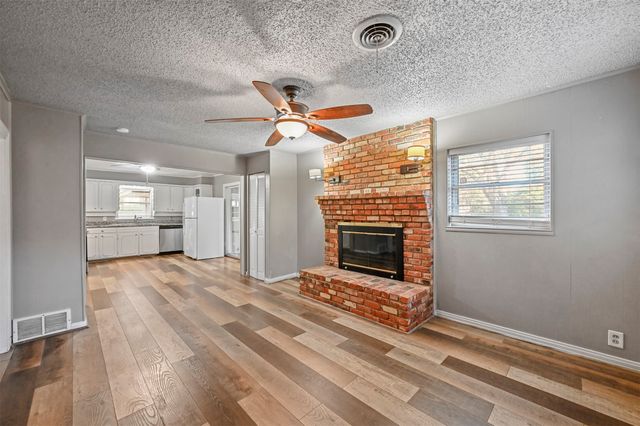 4900 Hope Street, River Oaks, TX 76114