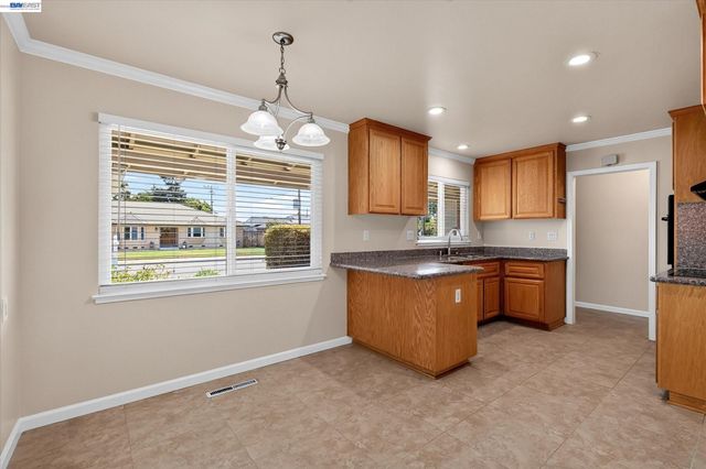 5279 Eggers Dr, Fremont, CA 94536