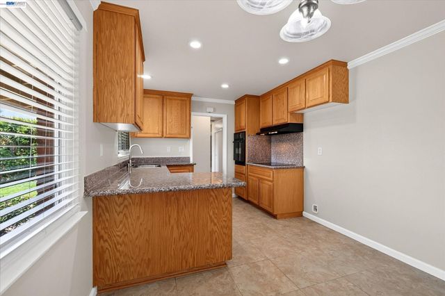 5279 Eggers Dr, Fremont, CA 94536