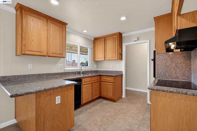 5279 Eggers Dr, Fremont, CA 94536