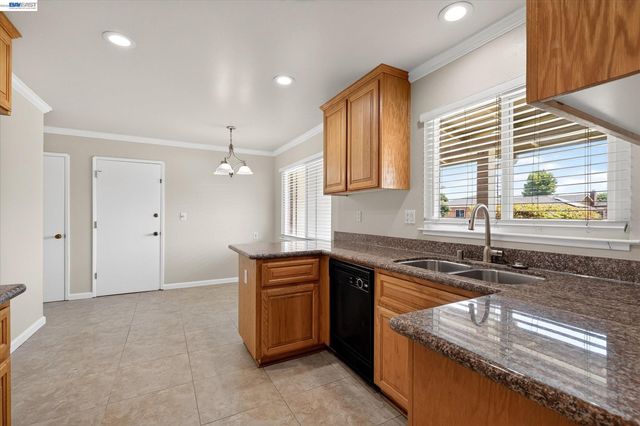 5279 Eggers Dr, Fremont, CA 94536