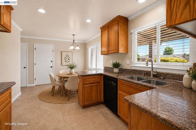 5279 Eggers Dr, Fremont, CA 94536