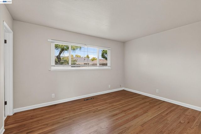 5279 Eggers Dr, Fremont, CA 94536