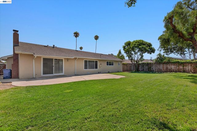 5279 Eggers Dr, Fremont, CA 94536