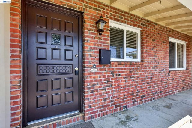 5279 Eggers Dr, Fremont, CA 94536