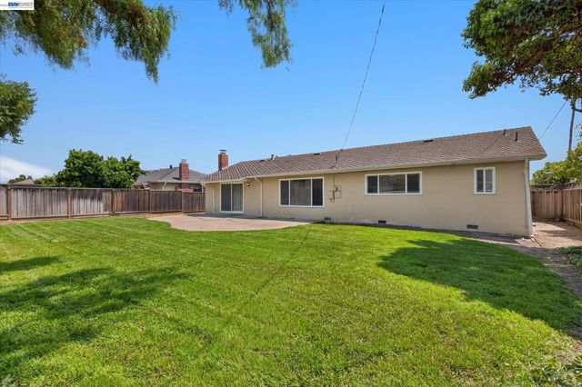 5279 Eggers Dr, Fremont, CA 94536