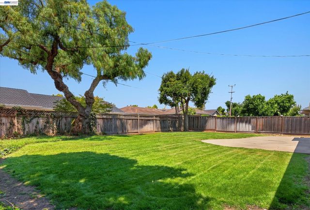 5279 Eggers Dr, Fremont, CA 94536