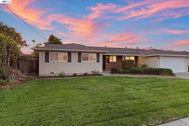 5279 Eggers Dr, Fremont, CA 94536