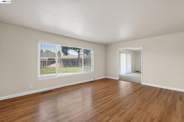 5279 Eggers Dr, Fremont, CA 94536