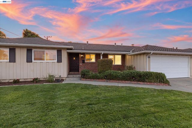 5279 Eggers Dr, Fremont, CA 94536