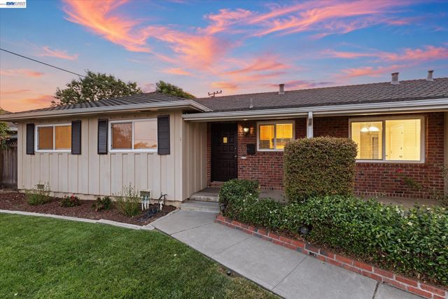5279 Eggers Dr, Fremont, CA 94536