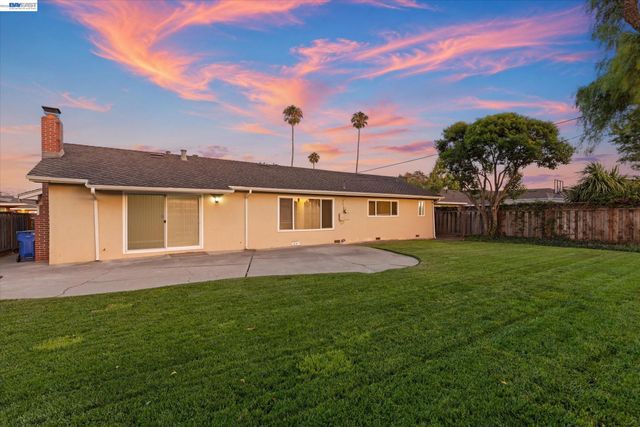 5279 Eggers Dr, Fremont, CA 94536