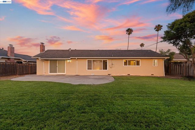 5279 Eggers Dr, Fremont, CA 94536