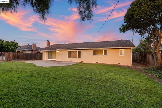 5279 Eggers Dr, Fremont, CA 94536