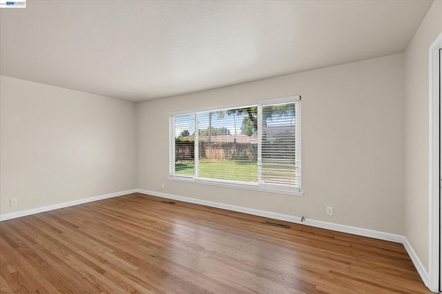 5279 Eggers Dr, Fremont, CA 94536