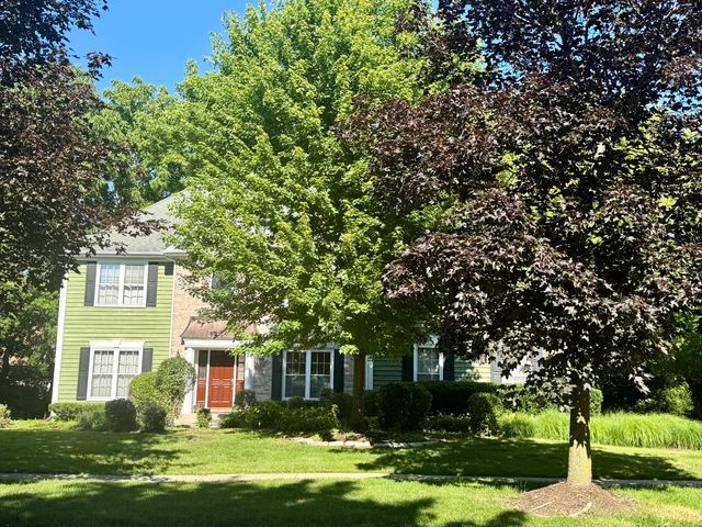1002 Stonehedge Road, St. Charles, IL 60174