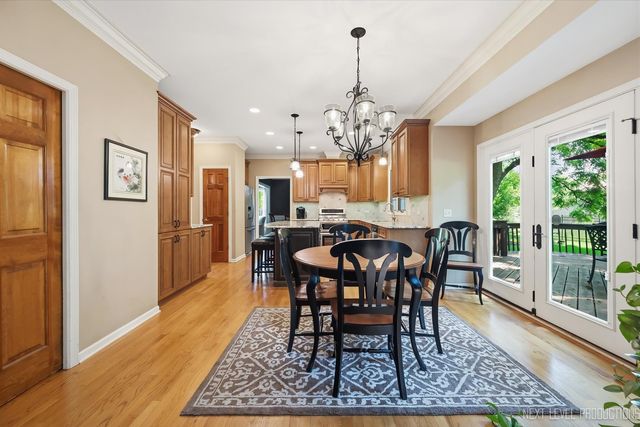1002 Stonehedge Road, St. Charles, IL 60174
