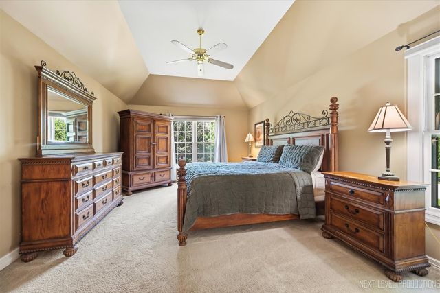 1002 Stonehedge Road, St. Charles, IL 60174