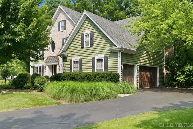 1002 Stonehedge Road, St. Charles, IL 60174