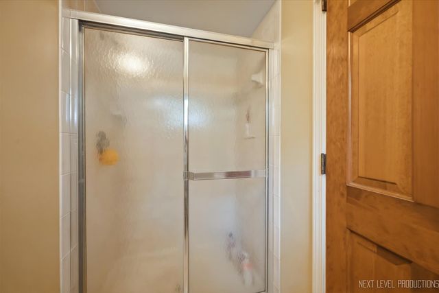 1002 Stonehedge Road, St. Charles, IL 60174